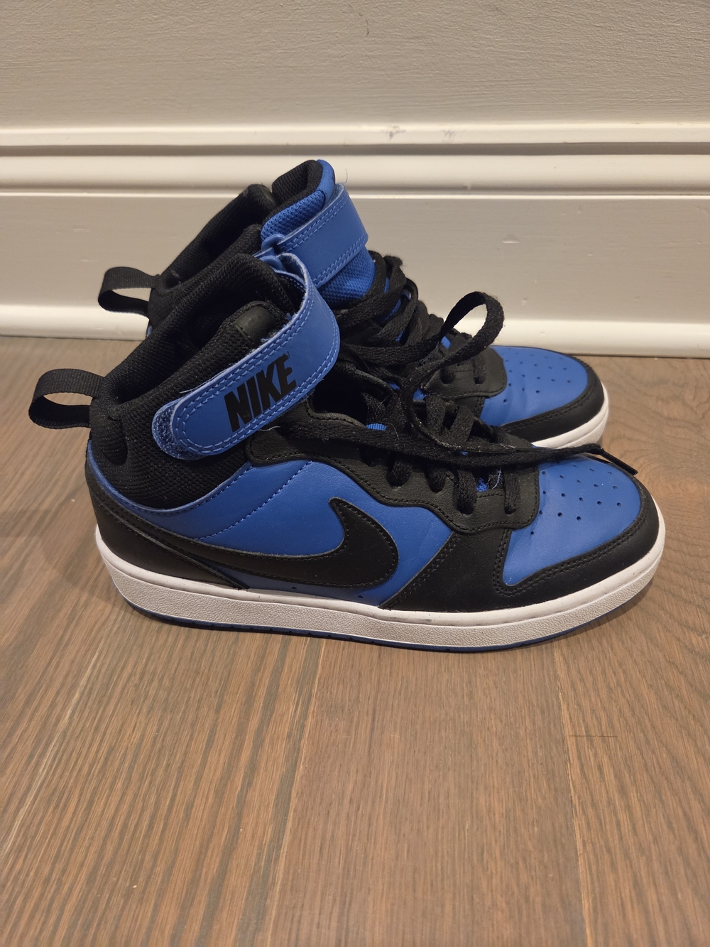 Nike Kids Royal Blue and Black Mid-Top Sneakers
